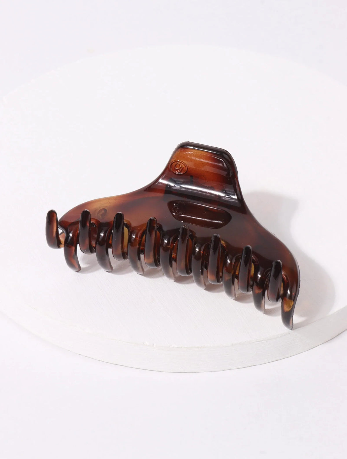 Tiburón/broche semicurvo