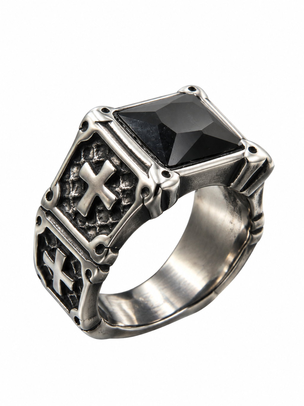 Anillo con piedra negra tipo gótico