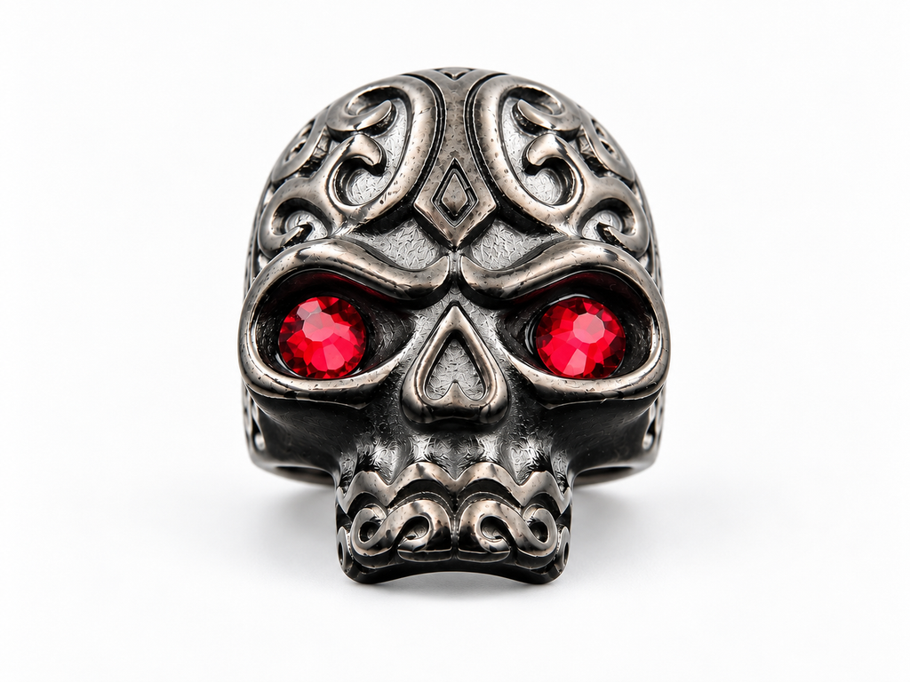 Anillo de calavera con ojos de rubí